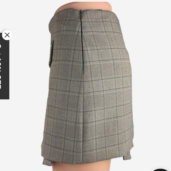 Zara Mixed Oxford
Plaid Mini Skirt size: S - Picture 3 of 7